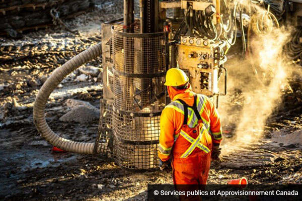 Photo de Services publics et Approvisionnement Canada de l'installation d'un système géothermique