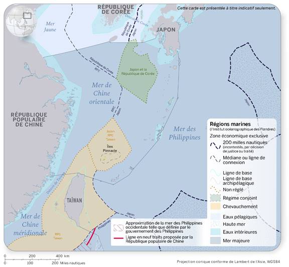 Carte qui montre les zones économiques exclusives (ZEE) dans la mer de Chine orientale. On y voit les ZEE non contestées et sous régime conjoint, et les ZEE qui se chevauchent et qui n’ont pas encore fait l’objet d’un règlement ainsi que les eaux côtières intérieures. On peut aussi apercevoir dans la partie sud de la carte une petite portion de la mer des Philippines occidentale, telle que délimitée par le gouvernement des Philippines et la ligne proposée en neuf traits de la République populaire de Chine.